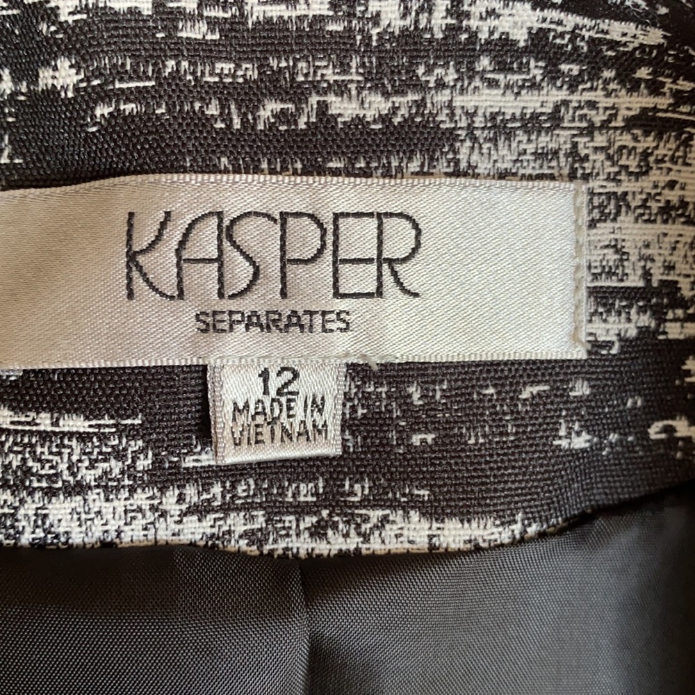 Open front cropped structured blazer - Picture 4 of 8